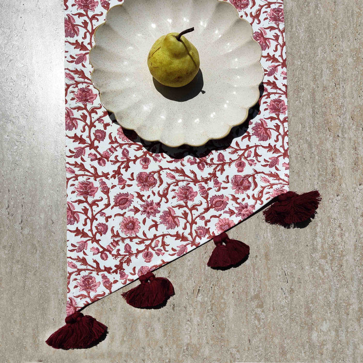 Rose Garden table runner